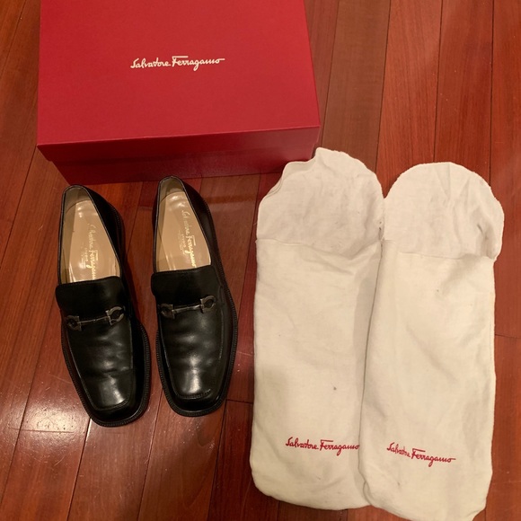 Men’s 9.5D Salvatore Ferragamo shoes - Picture 4 of 5